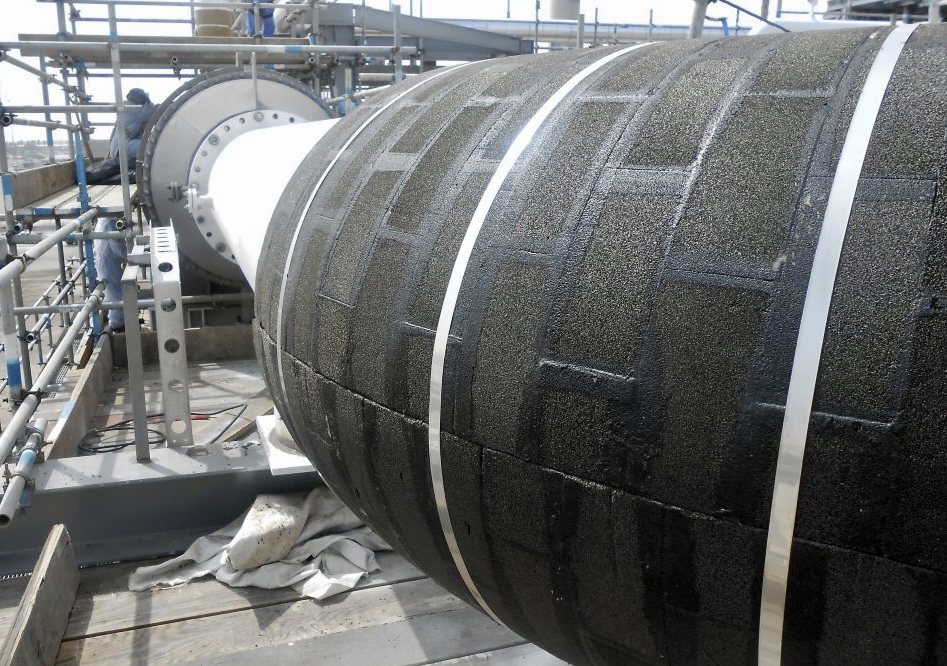 Cold insulation applied to a large vessel