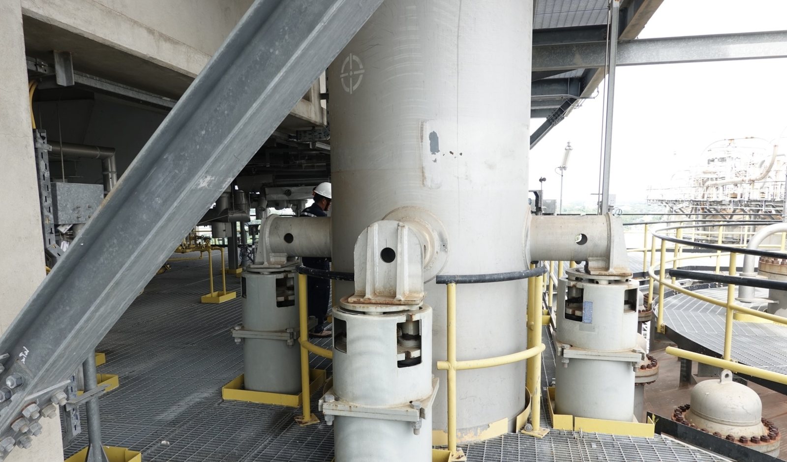 Pipe supports inspected in place on a plant rack
